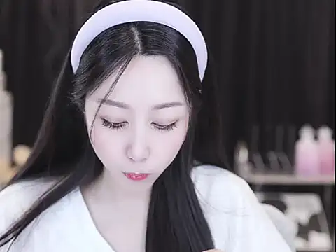 Nuyoah-77 online show from April 23, 2026, 6:03 am