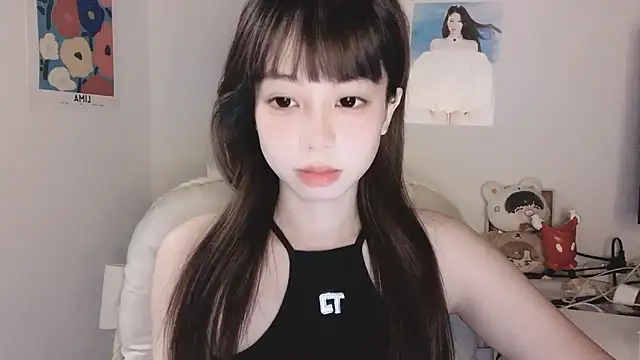 -Hottie online show from September 17, 2025, 4:19 pm