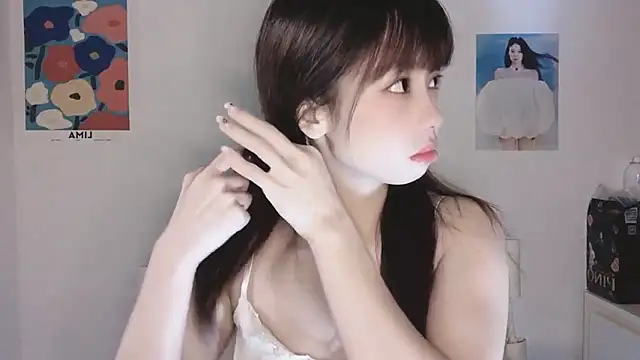 -Hottie online show from September 24, 2025, 2:42 pm