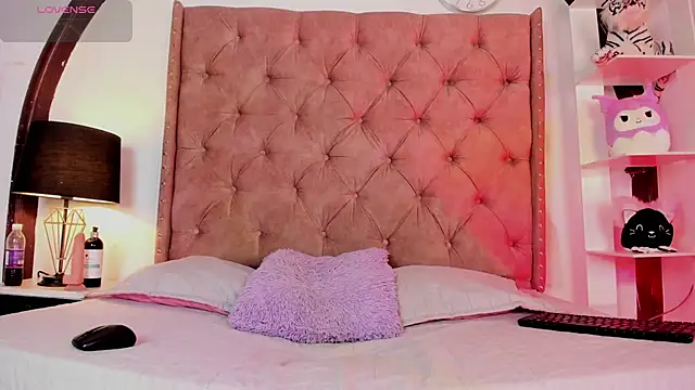 LadyAvalon online show from February 1, 2025, 7:44 pm