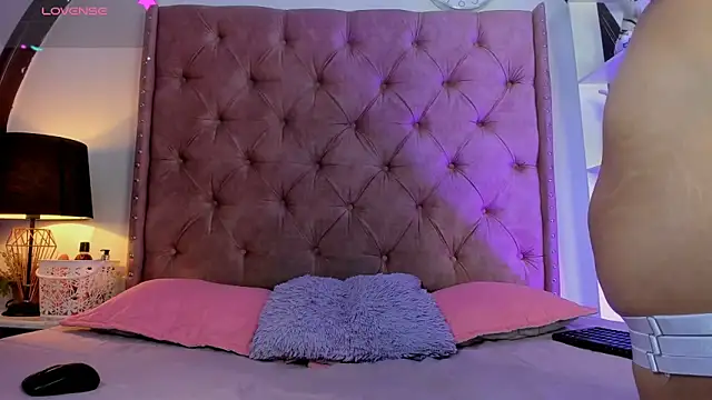 LadyAvalon online show from March 18, 2025, 8:15 pm