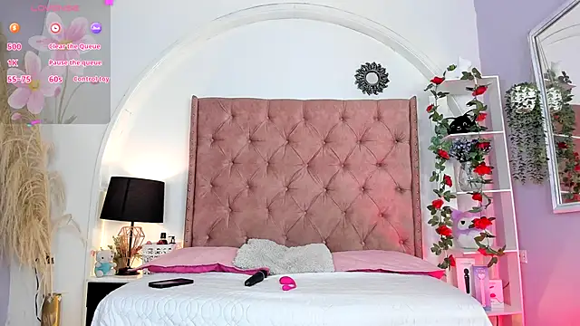 LadyAvalon online show from September 19, 2025, 6:08 pm