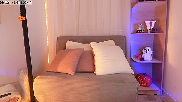 ValeriaCox online show from October 24, 2025, 1:29 pm