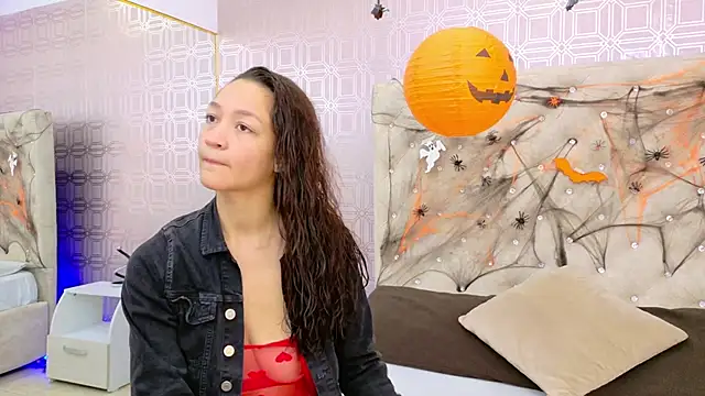 SaaraBrown online show from October 23, 2025, 12:15 pm