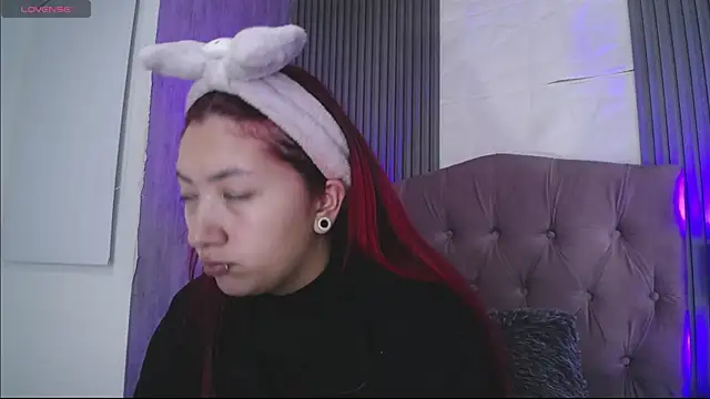 Mia Rinn online show from December 3, 2025, 1:42 pm