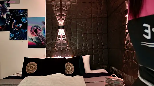 graceymilf666 online show from November 26, 2025, 11:22 am