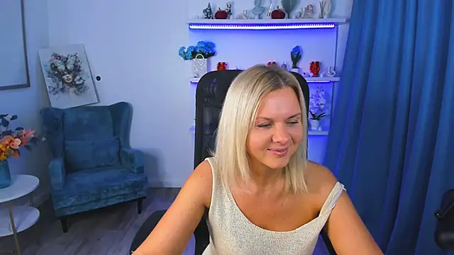 AgathaKlouin online show from November 1, 2025, 7:16 pm