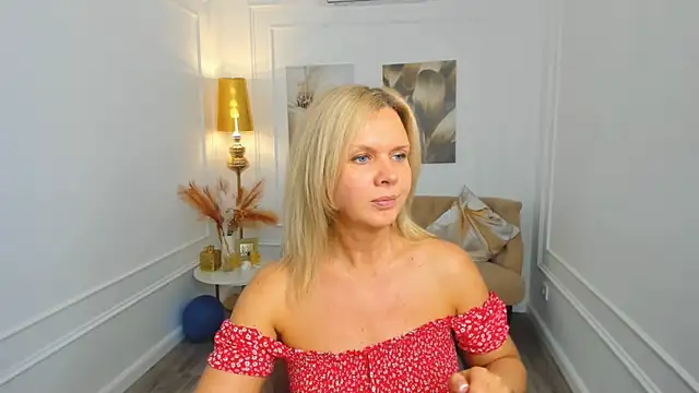 AgathaKlouin online show from May 31, 2026, 6:09 pm