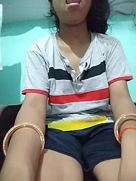 Snapshot of Hotty-Divya chatting on July 2, 2026, 3:23 am Hotty-Divya online show from July 2, 2026, 3:23 am