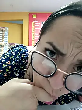 Lesly 10- online show from March 7, 2025, 5:38 pm