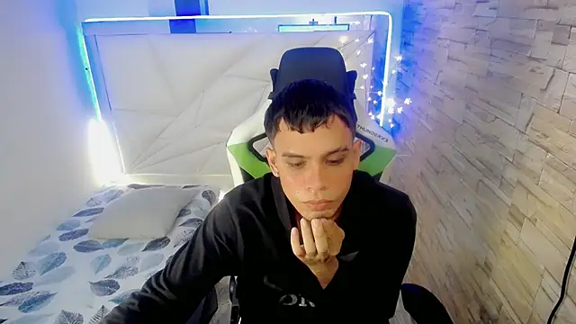 Snapshot of zacariasss_ chatting on December 10, 2024, 8:27 pm zacariasss online show from December 10, 2024, 8:27 pm