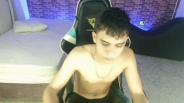 Snapshot of zacariasss_ chatting on September 25, 2025, 3:54 am zacariasss online show from September 25, 2025, 3:54 am