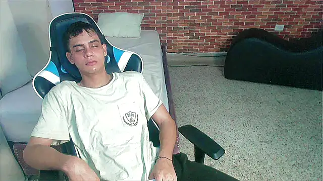 Snapshot of zacariasss_ chatting on September 26, 2025, 5:00 am zacariasss online show from September 26, 2025, 5:00 am