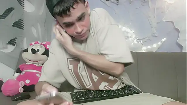 Snapshot of zacariasss_ chatting on October 28, 2025, 3:32 am zacariasss online show from October 28, 2025, 3:32 am