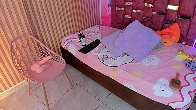 melody paris online show from February 20, 2025, 5:07 pm