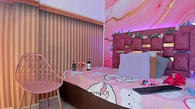 melody paris online show from February 21, 2025, 1:55 pm