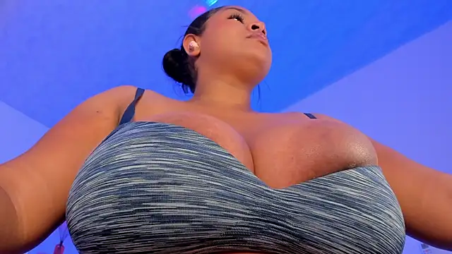 Snapshot of Brianna_bigboobs chatting on July 18, 2026, 11:03 am Brianna bigboobs online show from July 18, 2026, 11:03 am