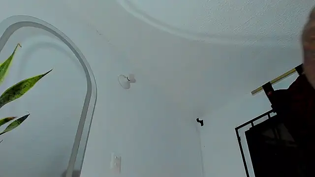 Andrew wolf7 online show from October 28, 2025, 3:43 am