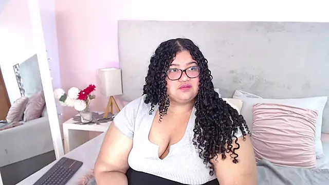 Miley Collins online show from December 9, 2024, 5:08 pm