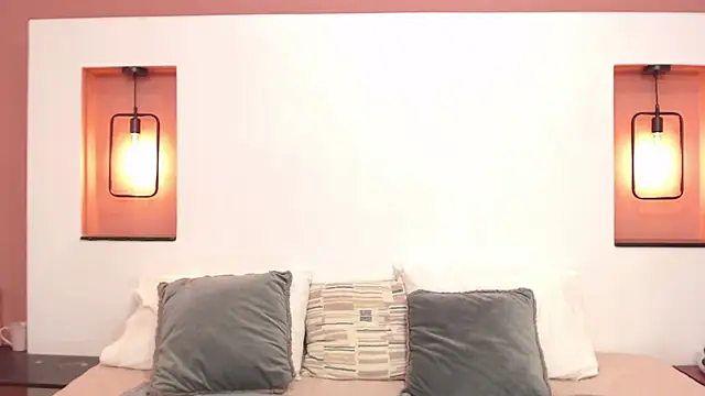 Miley Collins online show from December 11, 2024, 8:07 pm