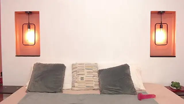 Miley Collins online show from December 14, 2024, 4:20 pm