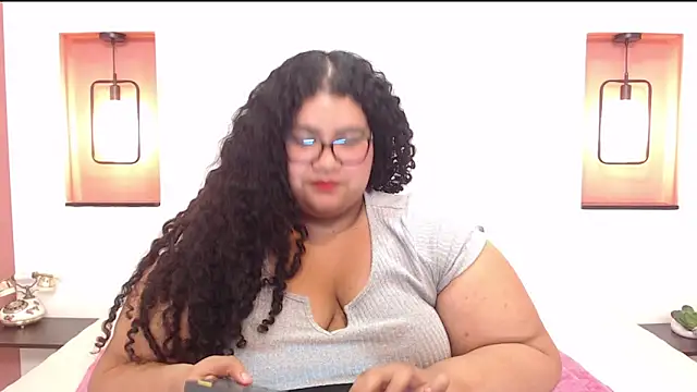 Miley Collins online show from March 11, 2025, 7:04 am