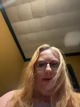Snapshot of CherishWilliams chatting on April 24, 2026, 6:27 am CherishWilliams online show from April 24, 2026, 6:27 am