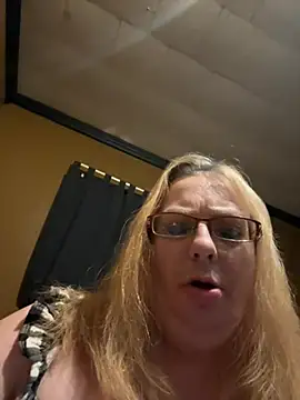 Snapshot of CherishWilliams chatting on May 4, 2026, 9:49 am CherishWilliams online show from May 4, 2026, 9:49 am