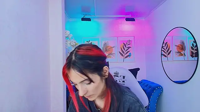 Dafne huges online show from October 28, 2025, 7:27 pm