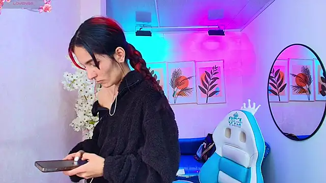 Dafne huges online show from November 21, 2025, 7:12 pm