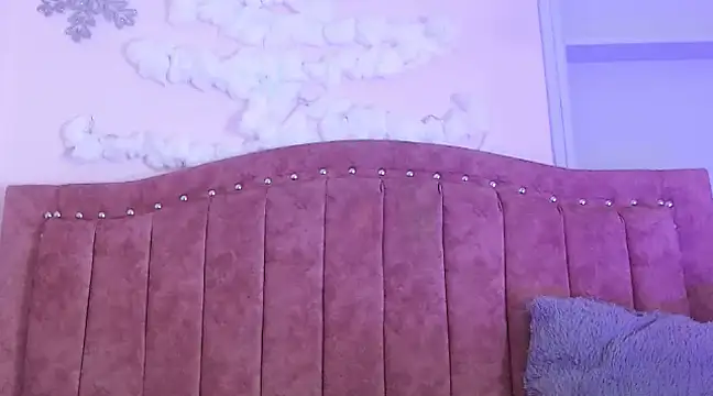 SarahStones online show from January 21, 2025, 5:05 am