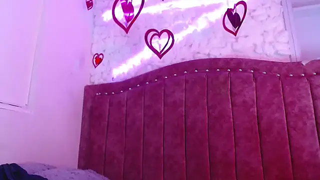 SarahStones online show from February 15, 2025, 8:00 am