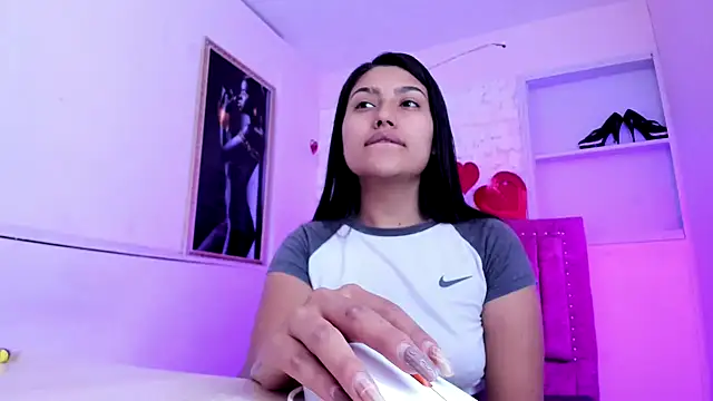 SarahStones online show from September 19, 2025, 9:43 am