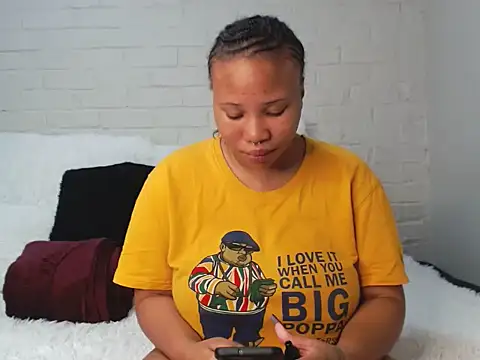 DrippinCaramelCutie online show from February 19, 2025, 9:03 pm