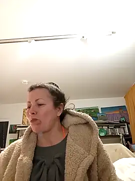 MariaAnaSunshine online show from October 6, 2025, 9:45 pm