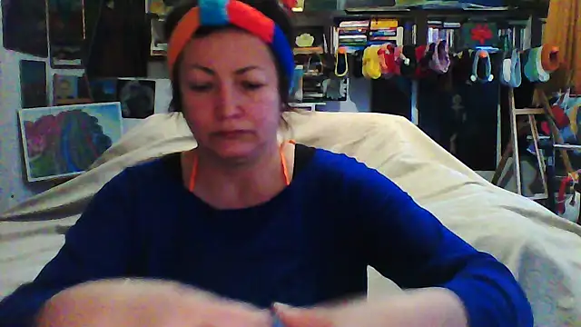 MariaAnaSunshine online show from December 5, 2025, 7:50 am