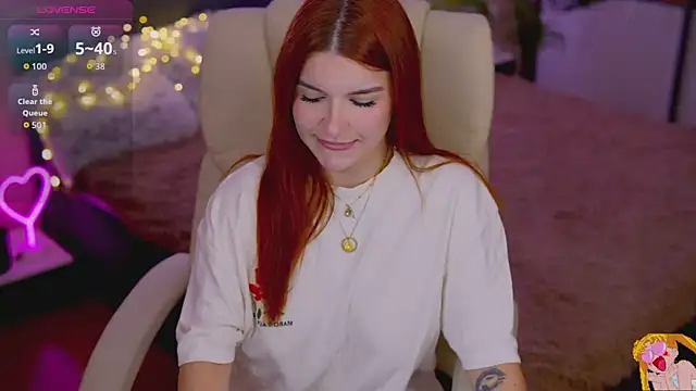 RedShinee online show from October 17, 2025, 6:27 am