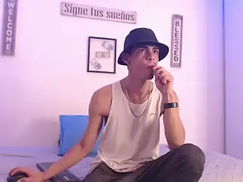 harrytomson 1 online show from December 31, 2024, 4:27 am