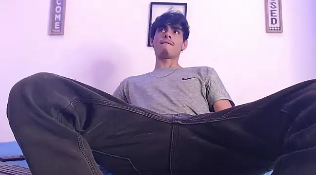 harrytomson 1 online show from March 10, 2025, 7:21 am