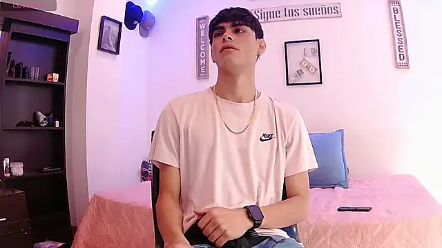 harrytomson 1 online show from September 13, 2025, 3:34 pm