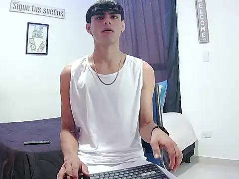 harrytomson 1 online show from November 30, 2025, 1:48 pm