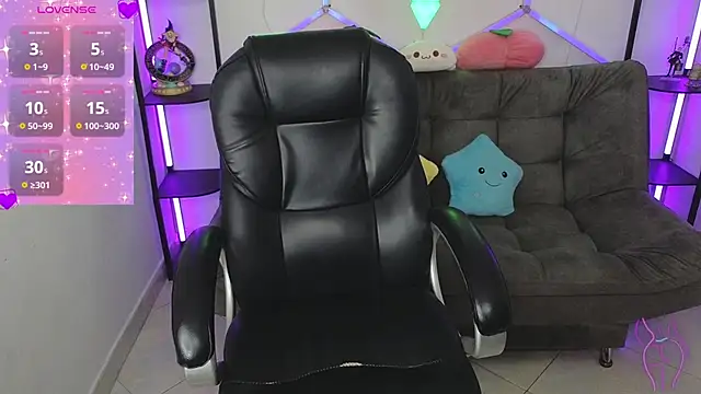 littlevixen18 online show from December 23, 2024, 8:36 pm