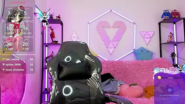 littlevixen18 online show from March 19, 2025, 5:17 pm