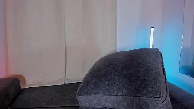 zoe roux21 online show from March 9, 2025, 1:25 am