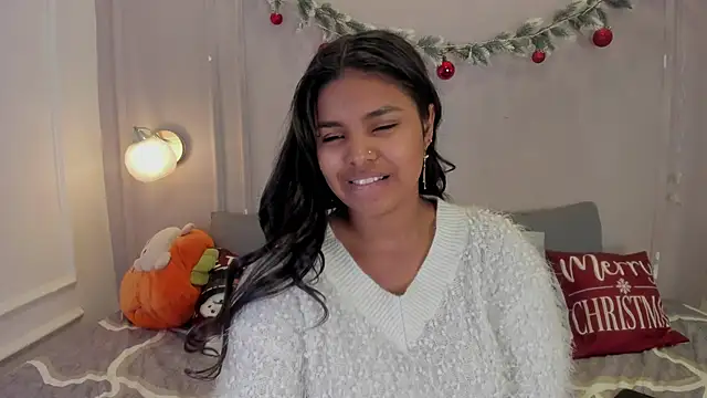 zoe roux21 online show from December 5, 2025, 2:09 am