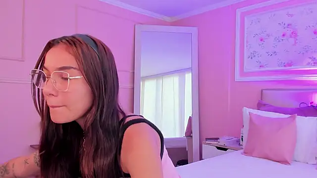 scarlet castro online show from March 11, 2026, 4:35 pm