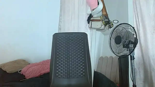 Snapshot of cristinamontiel chatting on May 9, 2026, 2:22 pm cristinamontiel online show from May 9, 2026, 2:22 pm