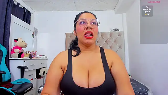 lulu ferrer online show from November 18, 2025, 6:34 pm