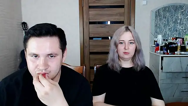 Kristy-Max online show from March 21, 2025, 10:06 pm