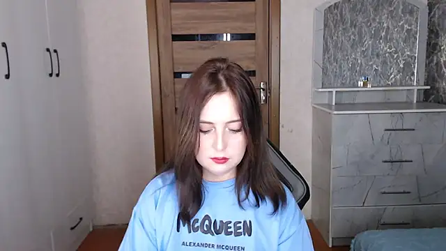 Kristy-Max online show from November 16, 2025, 10:48 pm